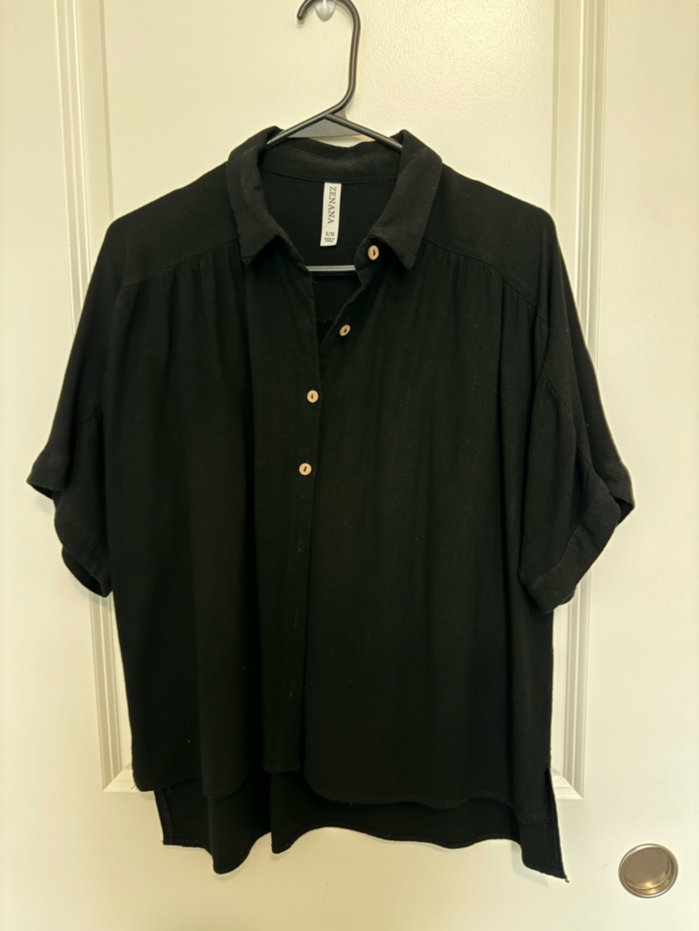 Zenana Outfitters Black Short Sleeve Button-Front Shirt